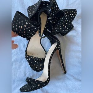 Black high heels with velvet bow and metallic stars